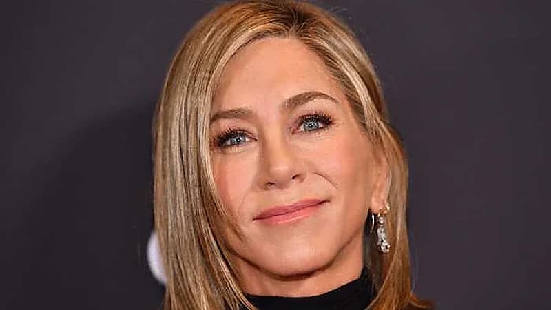 القبض على مهووس بجينيفر أنيستون حاول اقتحام منزلها بسيارته