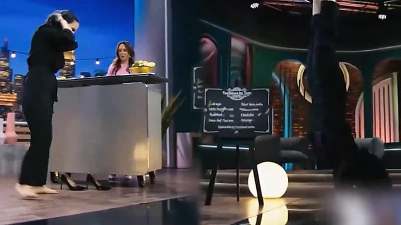 وزيرة الخارجية الألمانية السابقة تستعرض مواهبها في " الشقلبة".. فيديو