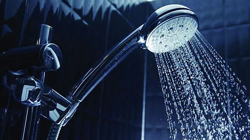 الخبراء يحذرون من الاستحمام بالماء البارد في الأيام شديدة الحرارة