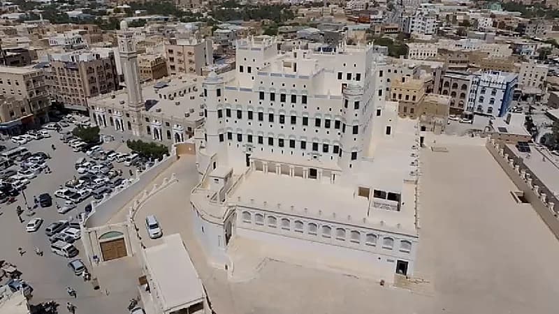 المملكة تعيد ترميم قصر سيئون التاريخي باليمن .. فيديو