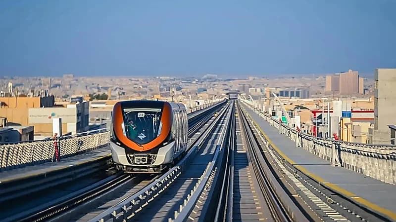 تحديث مواعيد عمل حافلات وقطار الرياض