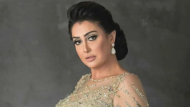 غادة عبدالرازق تظهر بجبيرة في قدمها.. صورة