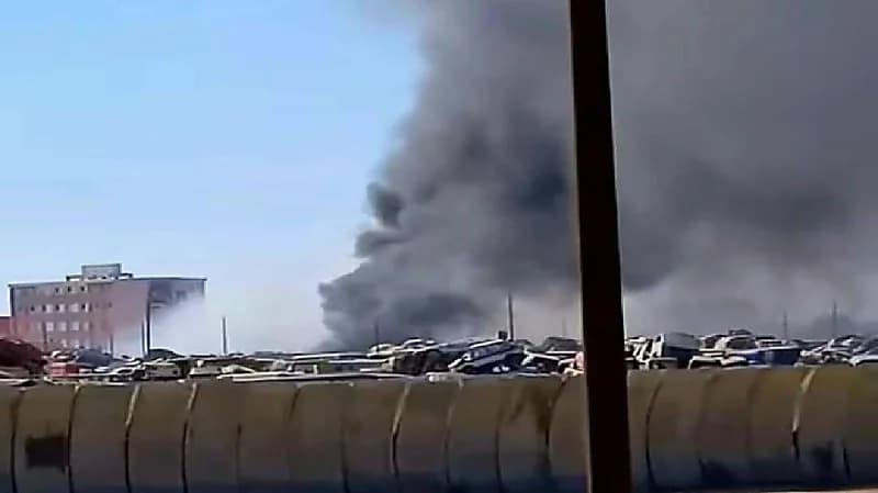 حريق ضخم يلتهم 96 مركبة في مصر