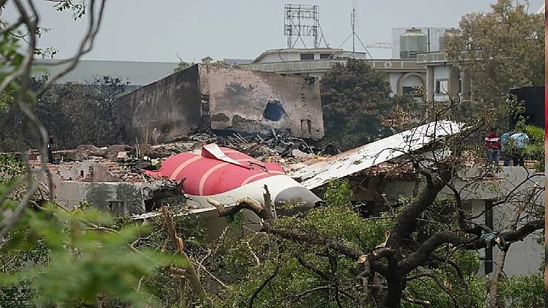 تسجيل يكشف تصرف صادم لقائد الطائرة الهندية المنكوبة قبل تحطمها بلحظات