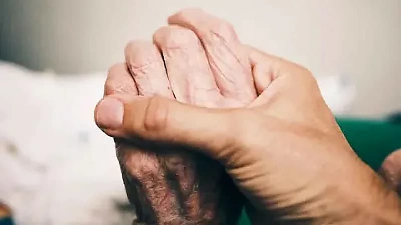 مُسِنّ يعود للحياة بعد إعلان وفاته بنصف ساعة