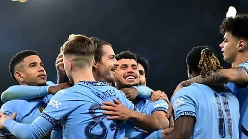 غريليش يستعد بدنيًا بقوة وسط أنباء رحيله عن مانشستر سيتي