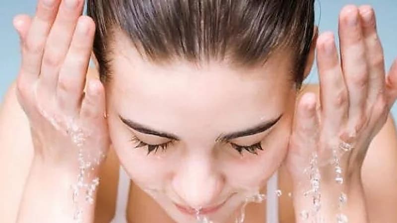 فوائد مدهشة لماء الأرز للحصول على بشرة شابة ومشرقة