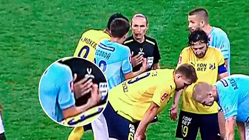 واقعة مثيرة في كأس روسيا: لاعب يتعمد لمس الحكمة والأخيرة تفاجئه .. صور