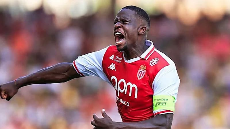 زكريا يقترب من الأهلي