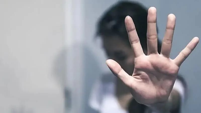 القبض على أب ستيني اغتصب ابنته وحفيدته