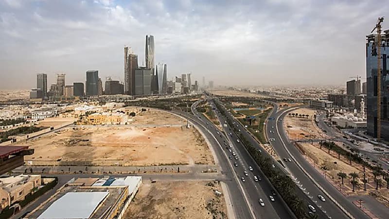 مختص عقاري: ارتفاع أسعار الأراضي السكنية لا يخدم القطاع العقاري.. فيديو