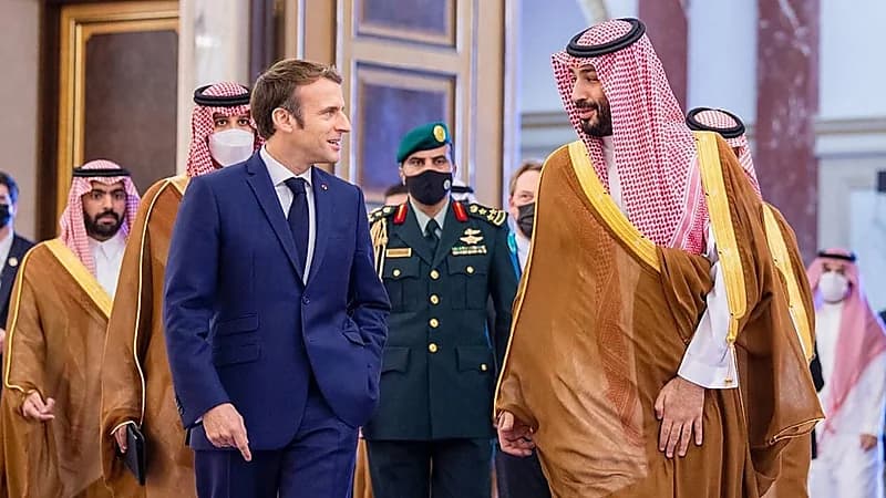 ماكرون: تحدثت للتو مع ولي العهد بشأن مؤتمر حل الدولتين