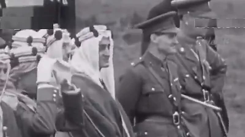 زيارة الأمير فيصل بن عبدالعزيز إلى قاعدة عسكرية في إنجلترا .. فيديو