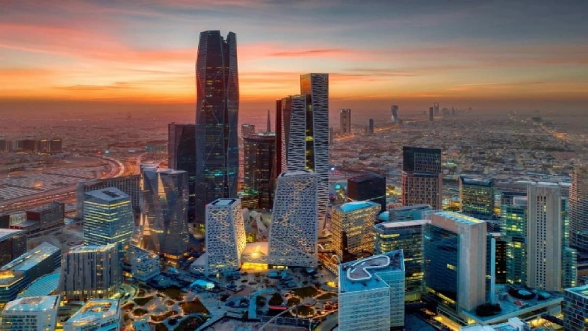 مدد للمنشآت: حسم قيمة الرواتب قبل 5 أيام وعقوبات على المتأخرين