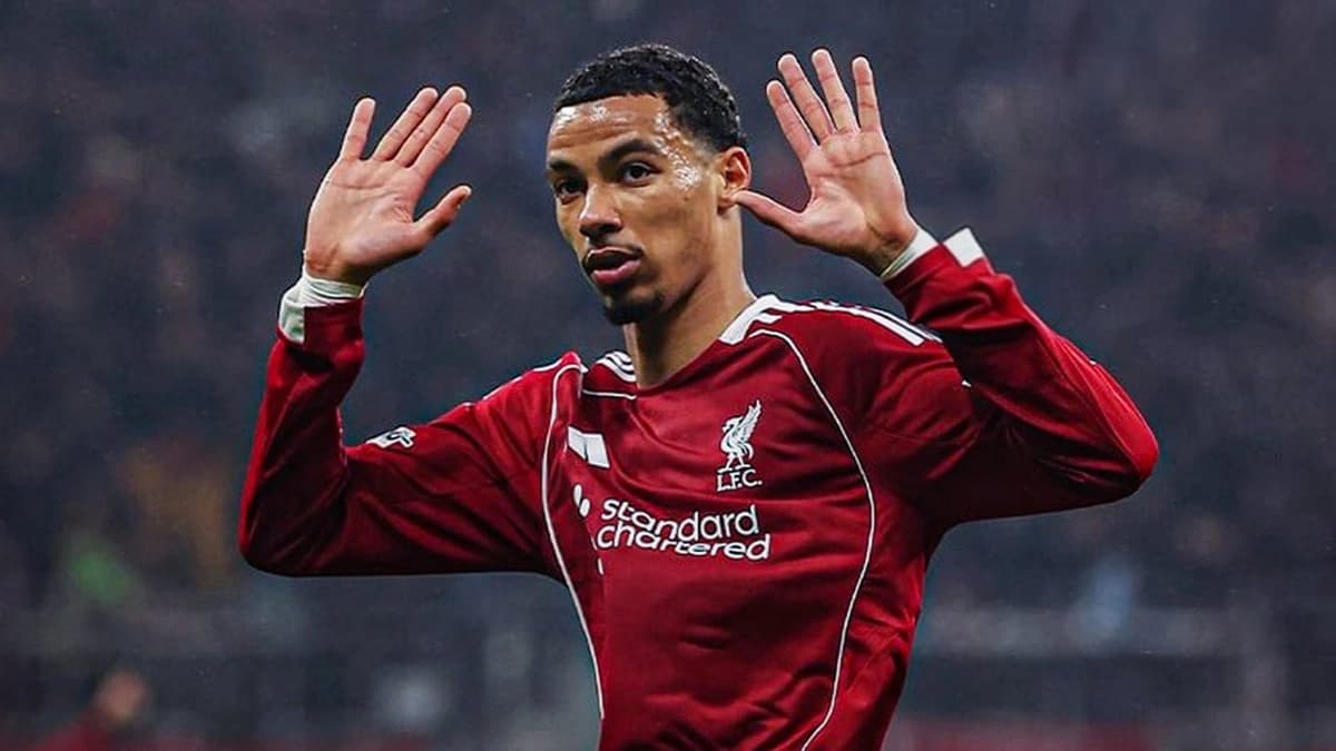 ليفربول يستعيد بريقه بخماسية في شباك فرانكفورت