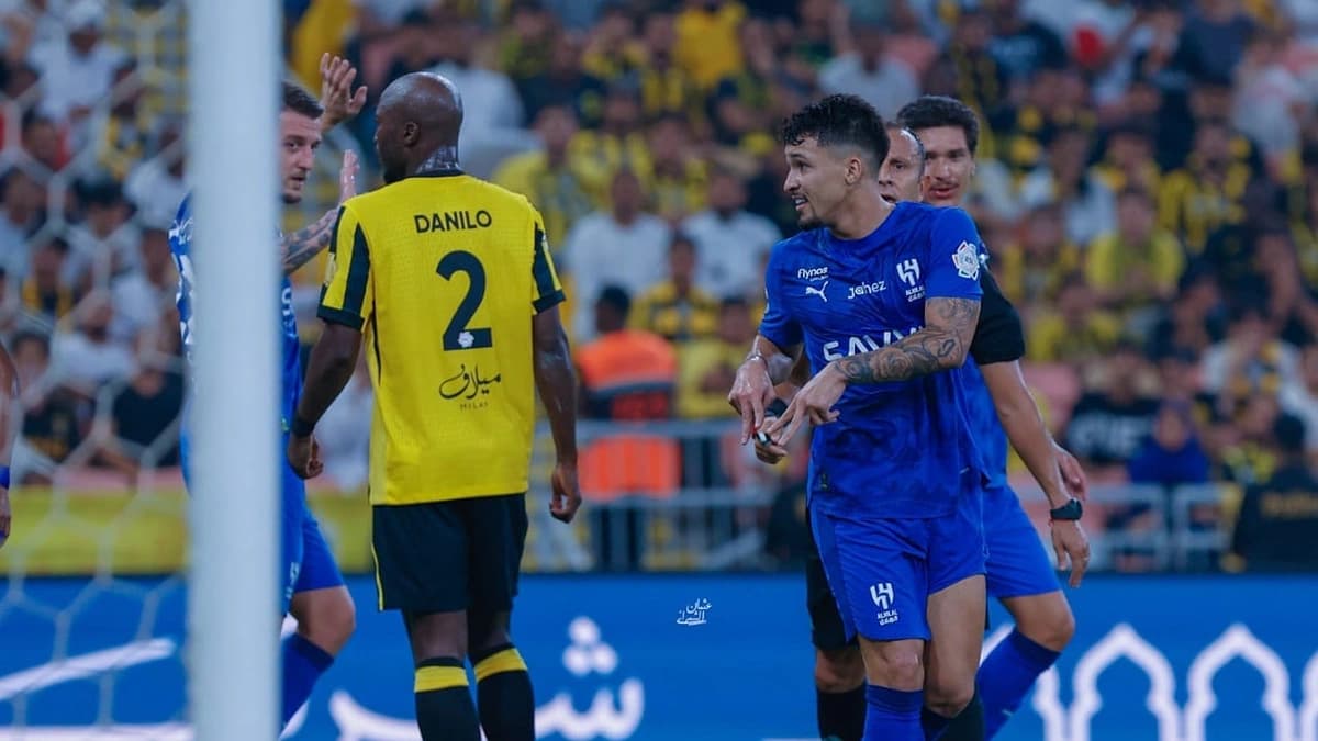 الهلال يحسم الكلاسيكو بثنائية أمام الاتحاد