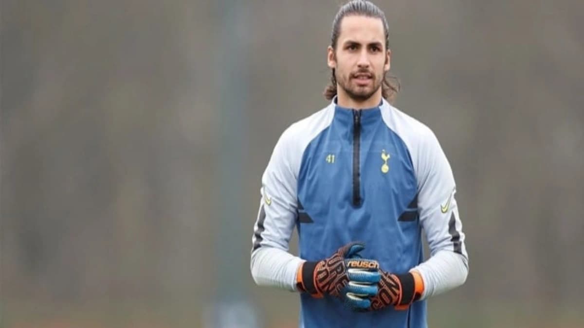 حارس مرمى توتنهام يعتزل كرة القدم ليتفرغ للتصوير