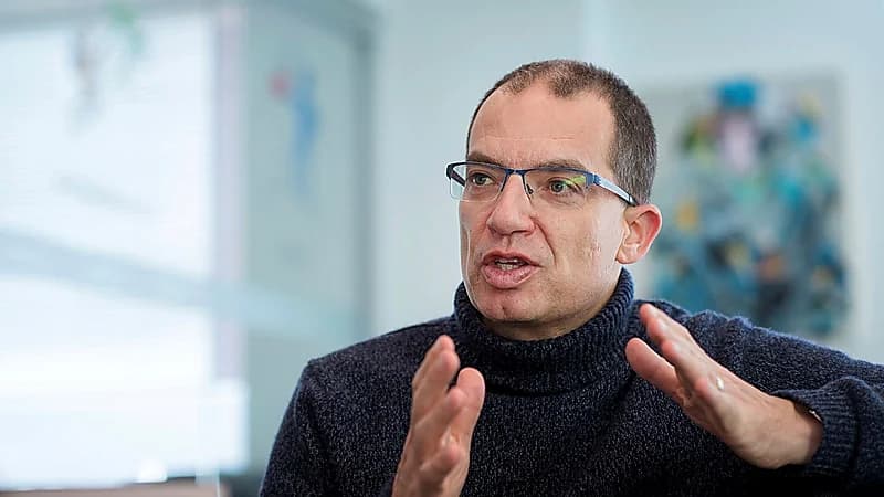 رئيس "موديرنا": سلالات أكثر تعقيدا قادمة