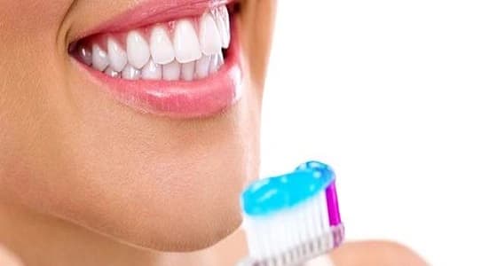 10 نصائح بسيطة للحصول على أسنان مثالية