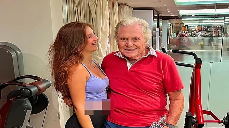 حسين فهمي يثير التساؤلات حول زواجه من عشرينية .. صور