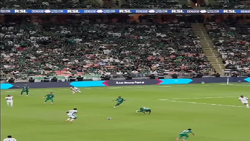 لحظة إصابة كيسي في مباراة الأهلي ونيوم.. فيديو