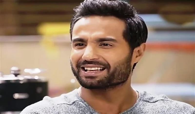 كريم فهمي يدخل العناية المركزة بعد تعرضه لأزمة صحية مفاجئة