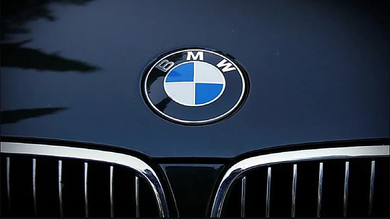 "BMW" تعلق إنتاج سياراتها في روسيا