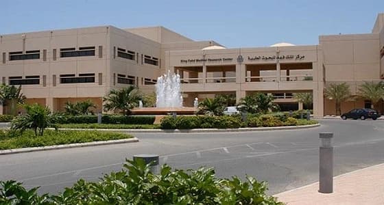 طحلب سام سبب احمرار لون بحيرة السمكة بأبحر الشمالية