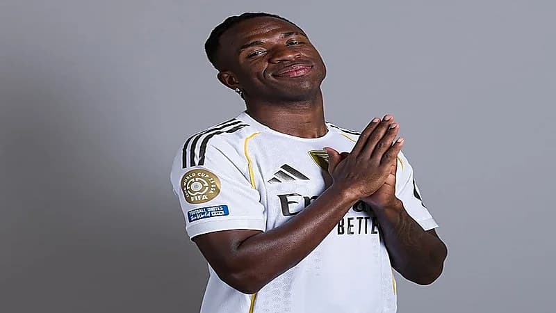 خلاف بين فينيسيوس وتشابي ألونسو يقرب البرازيلي من الرحيل إلي روشن