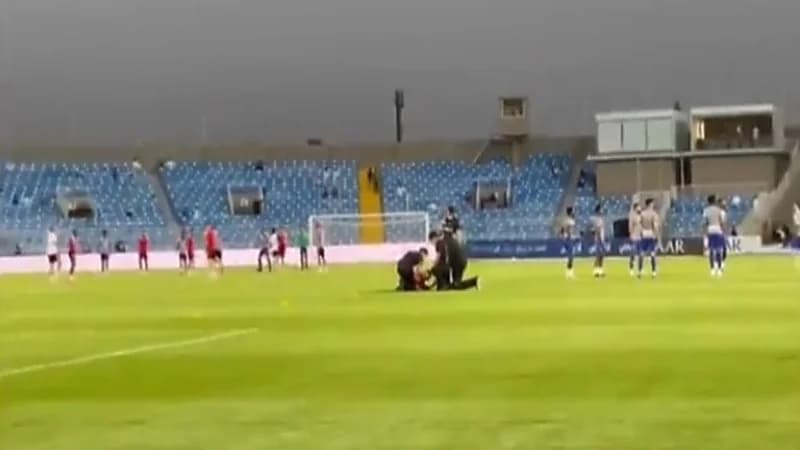 شاهد.. البليهي يسقط مصابا خلال عمليات الإحماء