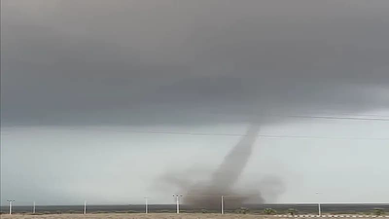 إعصار قمعي بمنطقة جازان.. فيديو