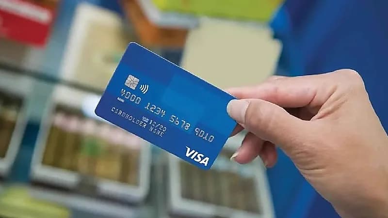 بالفيديو .. نصيحة مالية للتخلص من ديون البطاقة الائتمانية