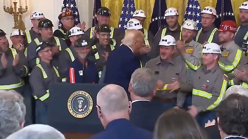 ترامب يوقع على أمر تنفيذي لزيادة إنتاج الفحم الملوث للبيئة .. فيديو