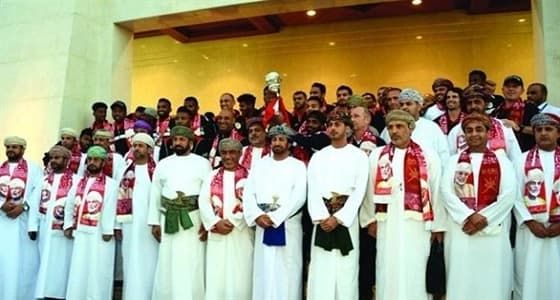 استقبال حافل للمنتخب العماني لدي وصولة مطار مسقط بعد التتويج بـ " خليجي 23 "