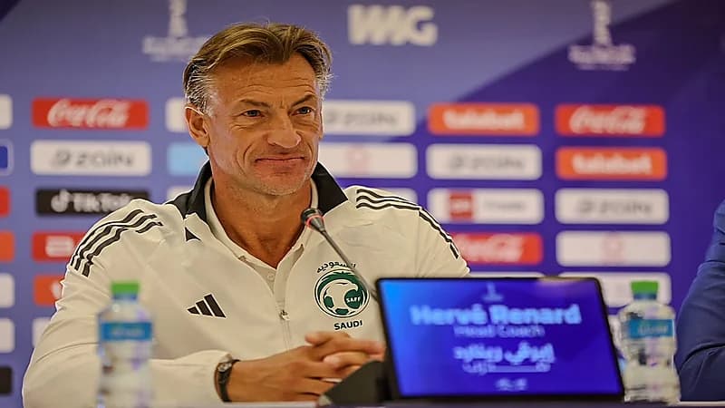 رينارد يُبرر عدم الاستقرار الدفاعي ويثق في عودة الأخضر