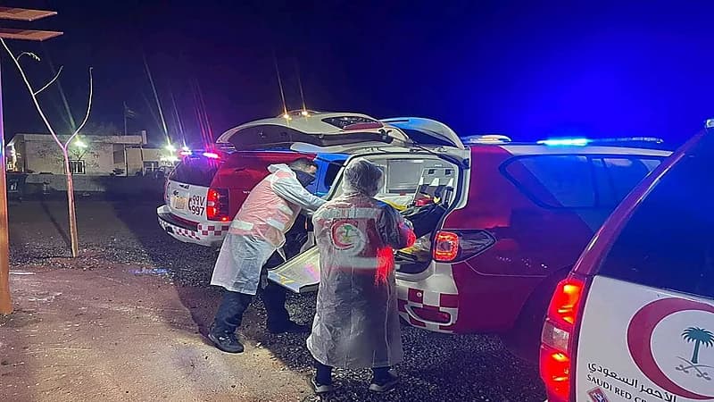 هلال تبوك يواصل رفع الجاهزية استعداداً للتقلبات الجوية على المنطقة