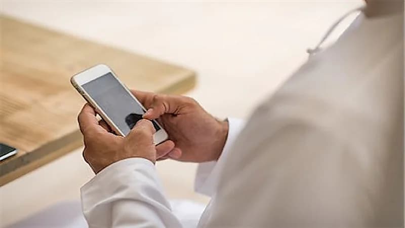 فتاة تنتقم من شاب بسبب رسالة «واتس أب»