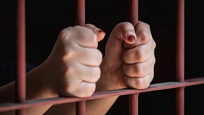 أم تقتل ابنها بمساعدة عشيقها!