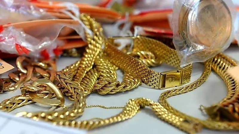 إحالة والد فاشينيستا كويتية إلى النيابة العامة لتهريب هما كميات من الذهب