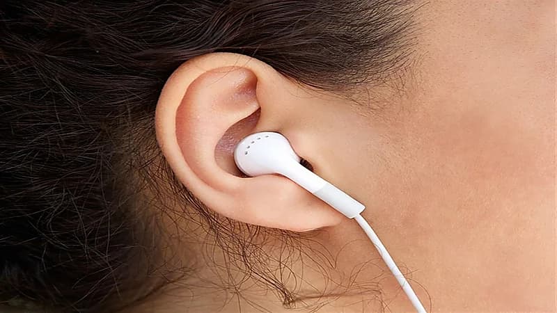 خطورة استخدام سماعات الرأس لمدة طويلة
