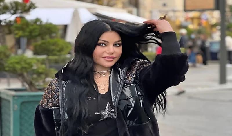 شاهد.. إطلالة مثيرة للفنانة هيفاء وهبي تخطف أنظار جمهورها