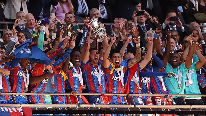كريستال بالاس يتوج بكأس الاتحاد الانجليزي