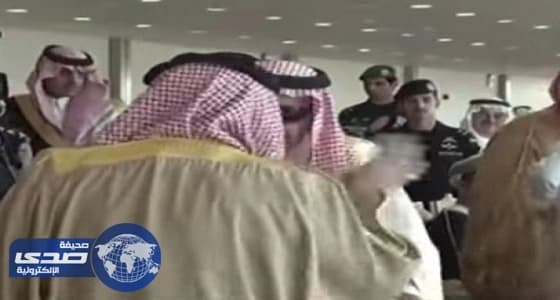 بالفيديو..  حوار ضاحك بين ولي ولي العهد والشاعر الفراعنة