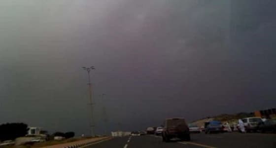 الإنذار المبكر: سحب رعدية ممطرة تحد من مدى الرؤية غدًا على الشرقية