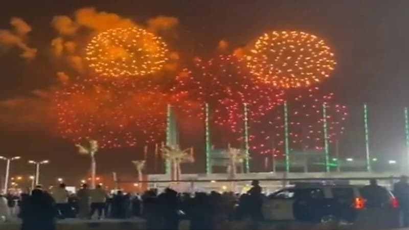 شاهد.. عروض الألعاب النارية في البوليفارد احتفالاً بـ"يوم التأسيس"