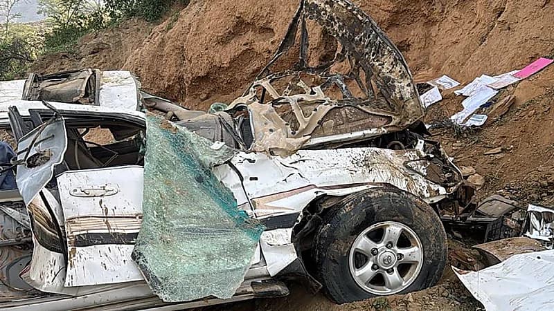 وفاة 4 معلمات وسائق المركبة في حادث سير مروع بالداير.. صور
