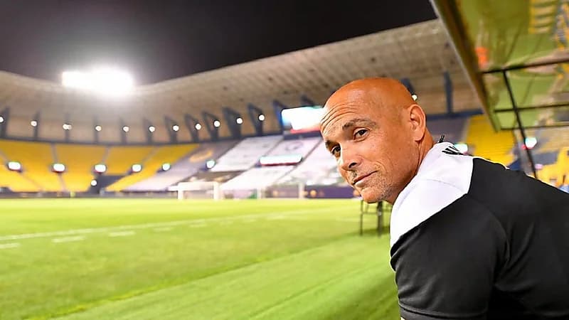 كاراسكو يناشد السلطات إنهاء معاناته وإدخال أسرته الكويت