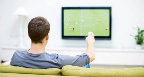 مشاهدة الرجل للتلفاز يوميا تصيبه بسرطان الأمعاء