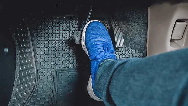 بالصور .. 5 أشياء تؤدي إلى سرعة تآكل بطانات الفرامل