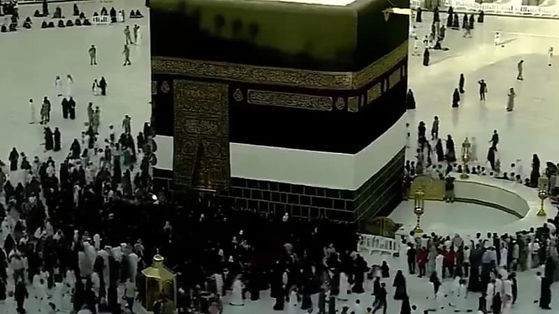 نساء مكة يملأن صحن الطواف بعد مغادرة الحجاج .. فيديو